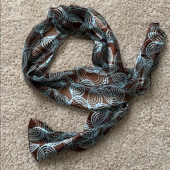 Patterned accent scarf
